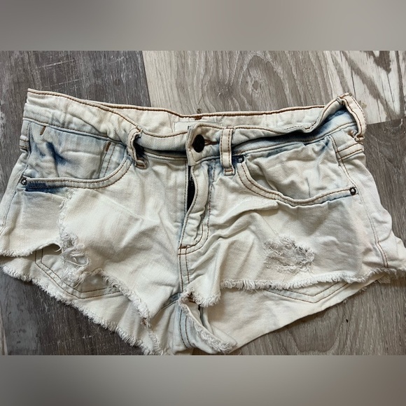 Forever 21 Shorts Distressed Whitewash‎ Denim 24 - Picture 1 of 6